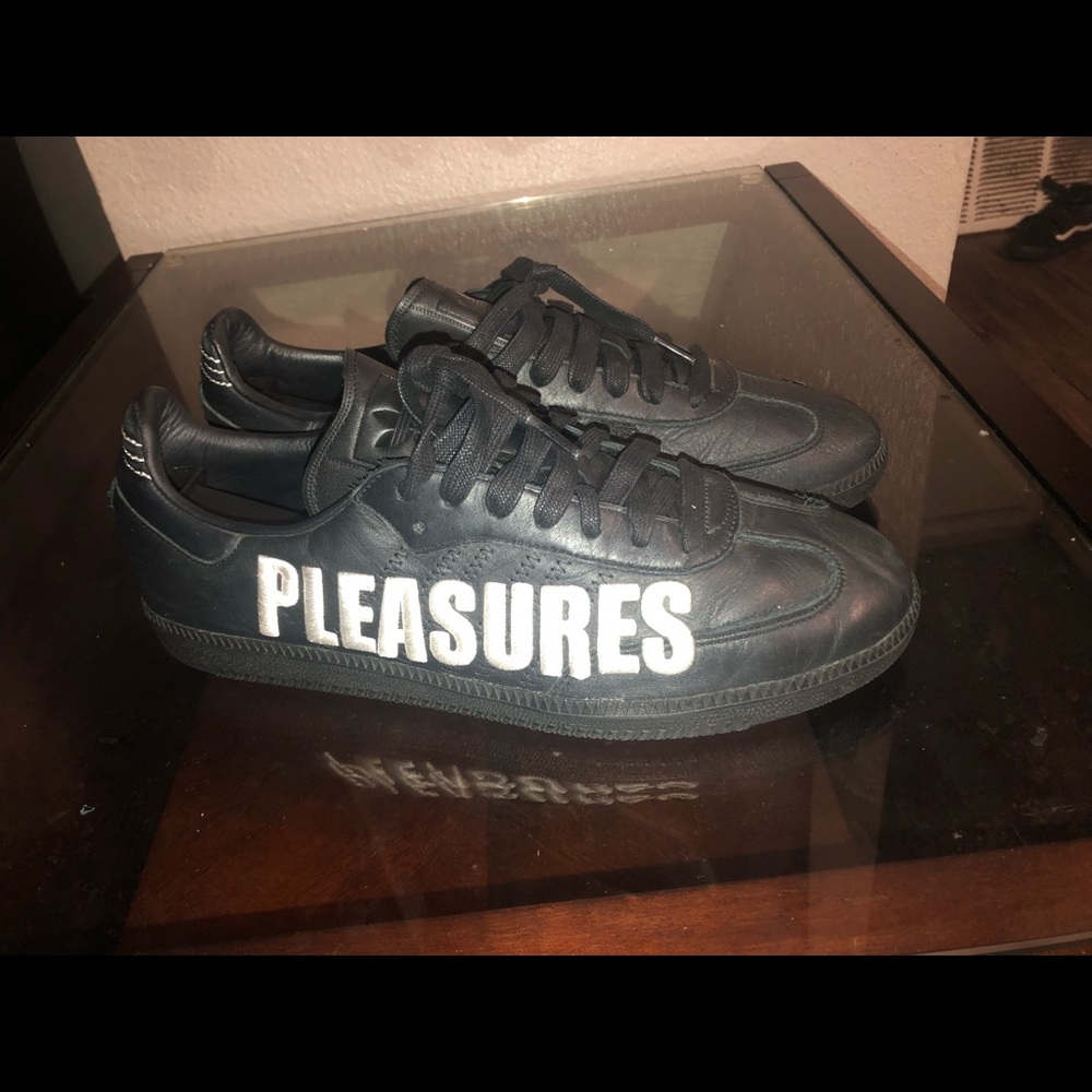 Adidas X pleasures samba